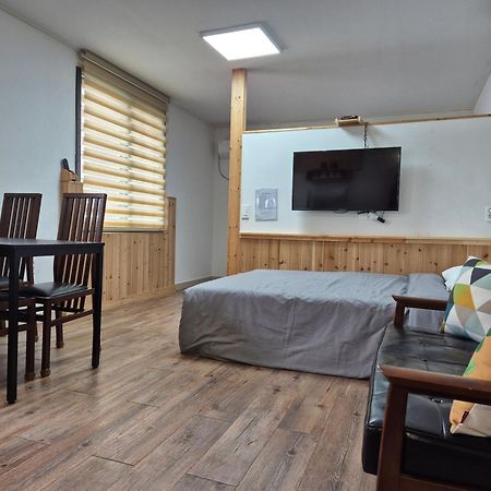 Jeju Soroan Pension Seogwipo Exteriör bild