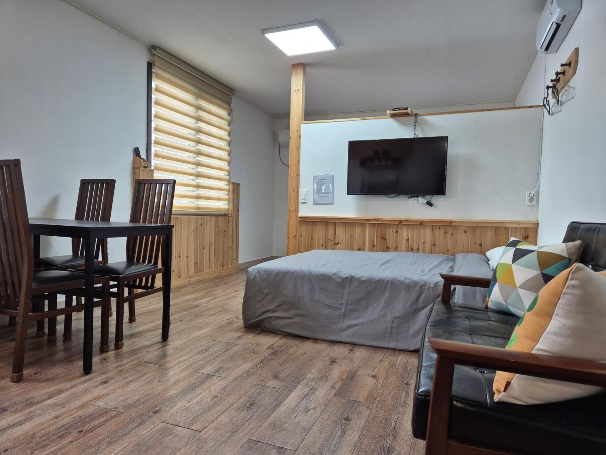 Jeju Soroan Pension Seogwipo Exteriör bild